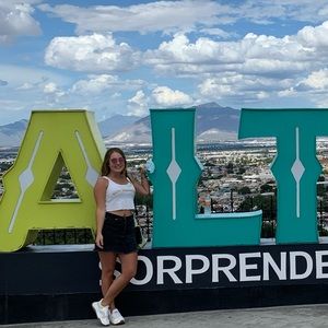 Meet your Posher, Karrie